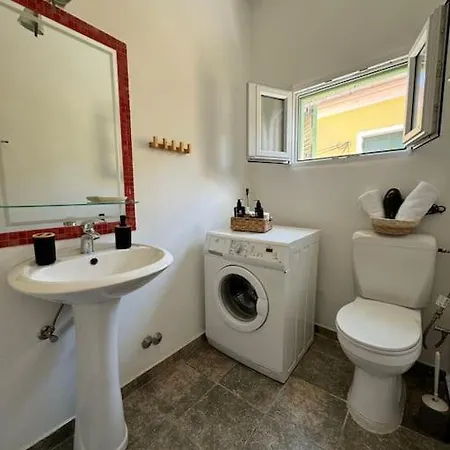 Alechimmo Authentic Corfiot Style House - 2 Bedrooms - Split Level Hébergement de vacances Lefkimi