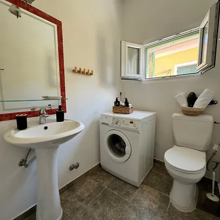 Alechimmo Authentic Corfiot Style House - 2 Bedrooms - Split Level Lefkimi