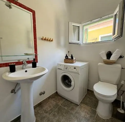 Alechimmo Authentic Corfiot Style House - 2 Bedrooms - Split Level Ferienhaus Lefkímmi