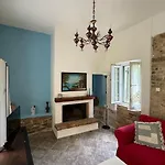 Alechimmo Authentic Corfiot Style House - 2 Bedrooms - Split Level Tatil Evi *