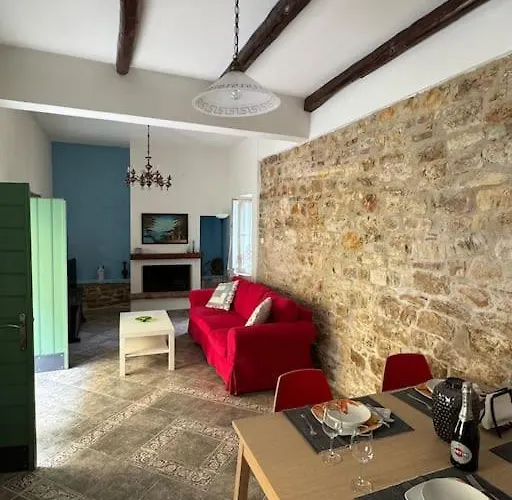 Alechimmo Authentic Corfiot Style House - 2 Bedrooms - Split Level Lefkími