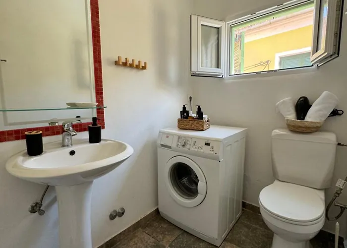 Alechimmo Authentic Corfiot Style House - 2 Bedrooms - Split Level Lefkími