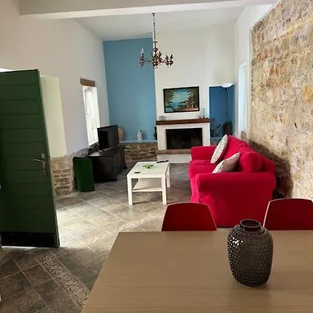 Alechimmo Authentic Corfiot Style House - 2 Bedrooms - Split Level Дом отдыха Лефкими